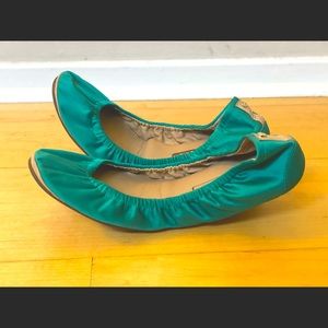 Super cute BCBGMaxazria foldable flats